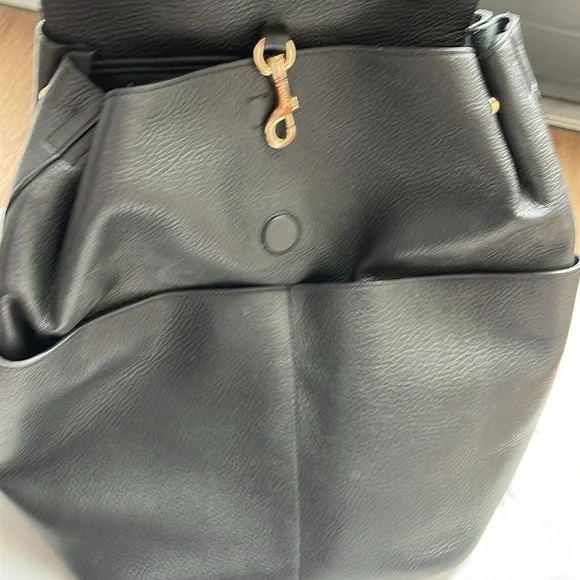 Cuyana Classic Black Backpack - Picture 5 of 8